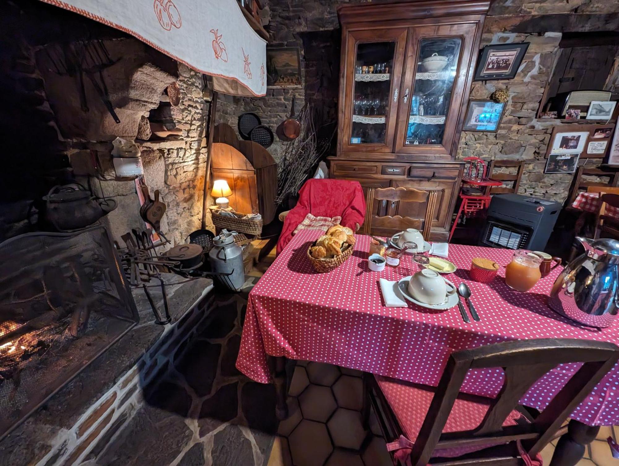 Ferme De La Gortiere Bed & Breakfast Le Teilleul Екстериор снимка