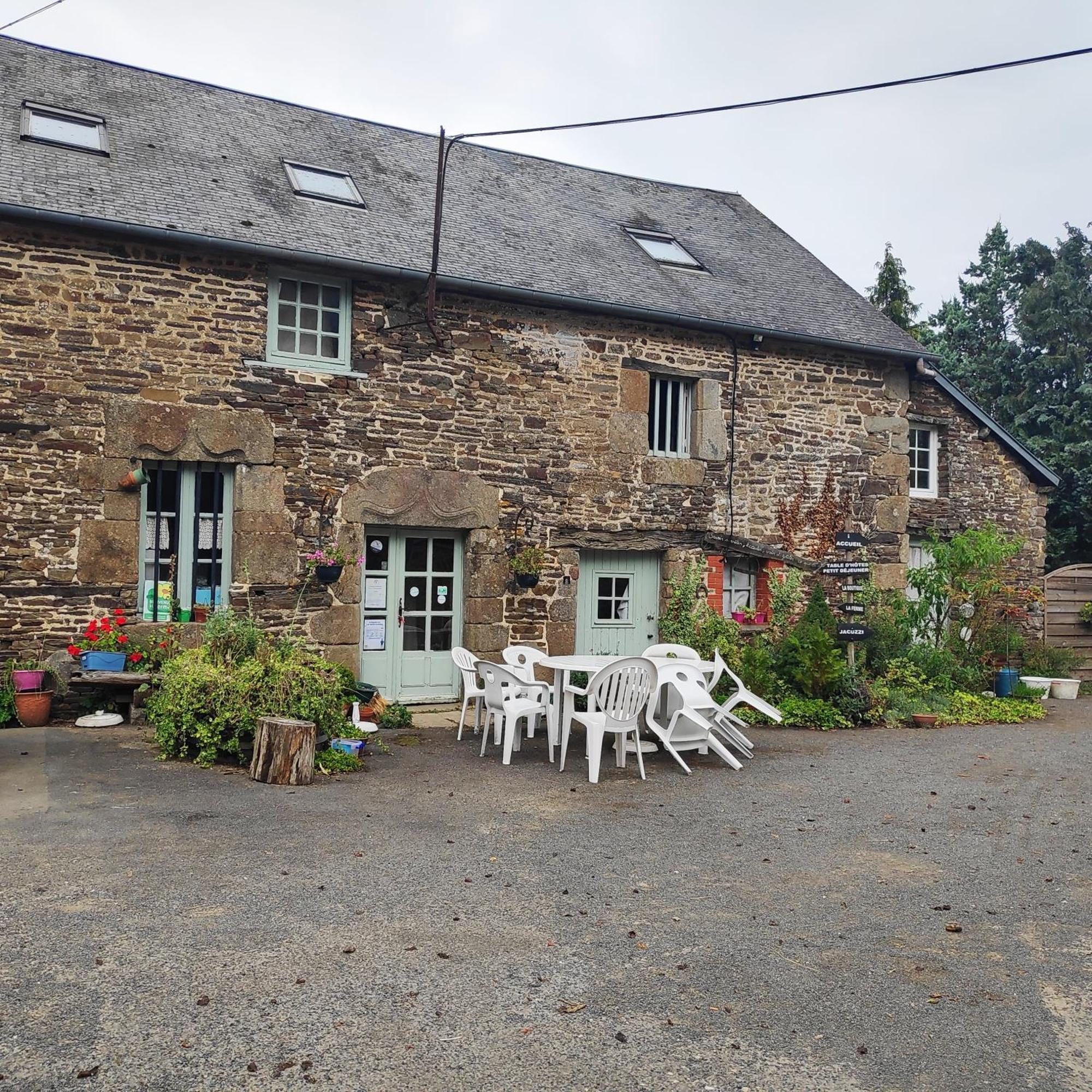 Ferme De La Gortiere Bed & Breakfast Le Teilleul Екстериор снимка