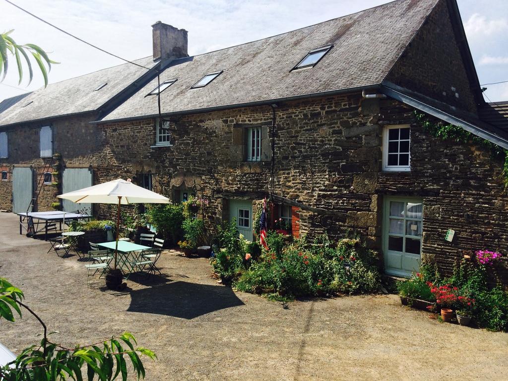Ferme De La Gortiere Bed & Breakfast Le Teilleul Екстериор снимка