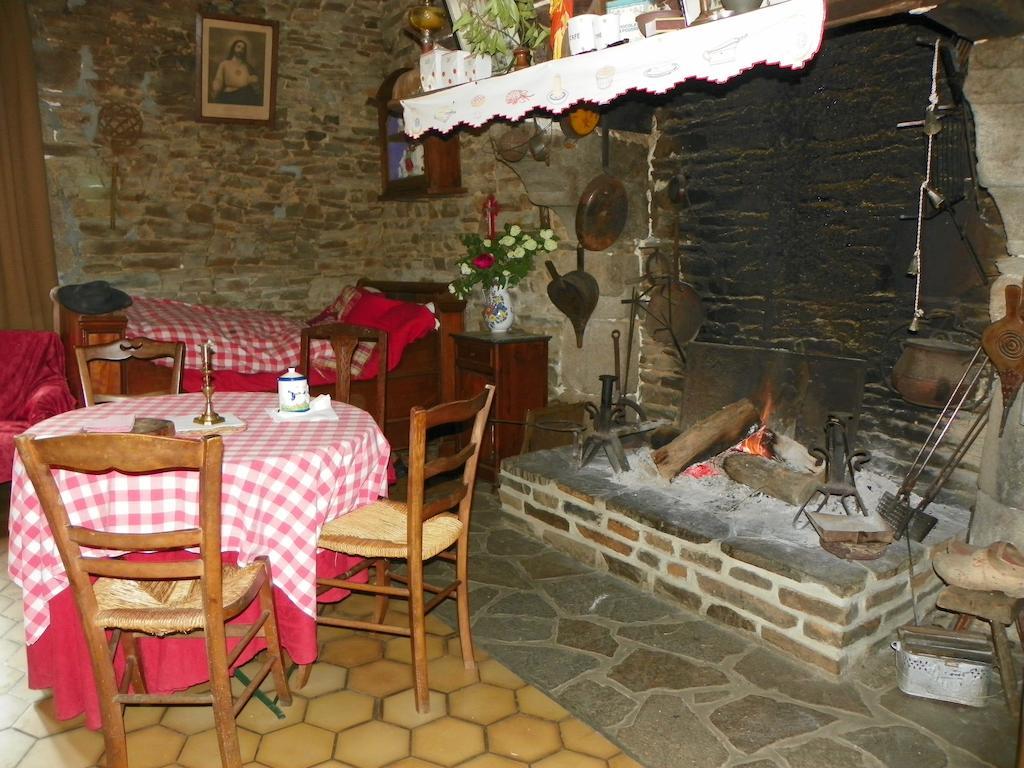 Ferme De La Gortiere Bed & Breakfast Le Teilleul Екстериор снимка